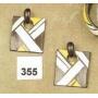 355 a) Boucle d'oreille carré
